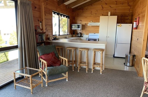 Whareroa Village House | Linga-Longa Lakeside Retreat