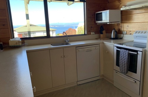 Whareroa Village House | Linga-Longa Lakeside Retreat