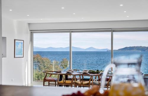 Hilltop Villa | Linger Lakeside