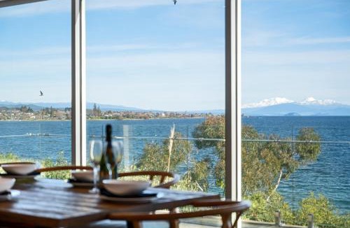 Hilltop Villa | Linger Lakeside