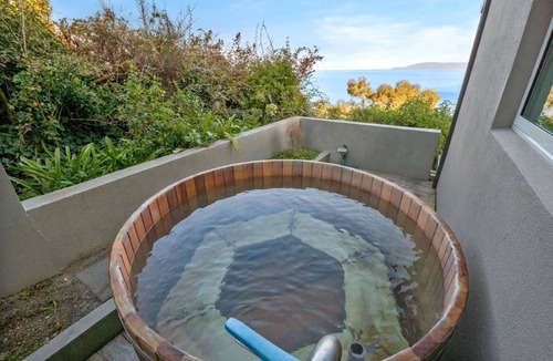 Hilltop House | Linger Lakeside Stunning Views