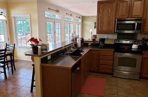 North Shore Acres House | Linger Longer - Beautiful sunsets and stunning lake views.
