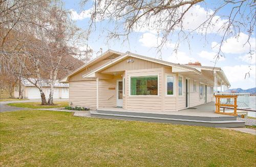 Oroville House | Linger Longer Lakeside Cottage
