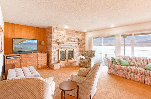 Oroville House | Linger Longer Lakeside Cottage