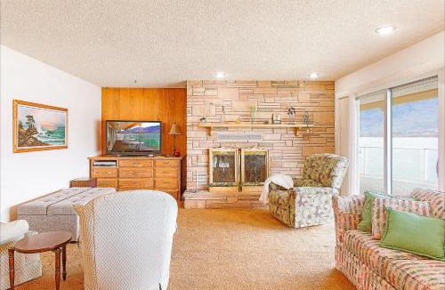 Oroville House | Linger Longer Lakeside Cottage