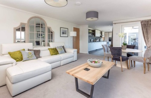 Prestwick Apartment | Links View - Donnini Deluxe