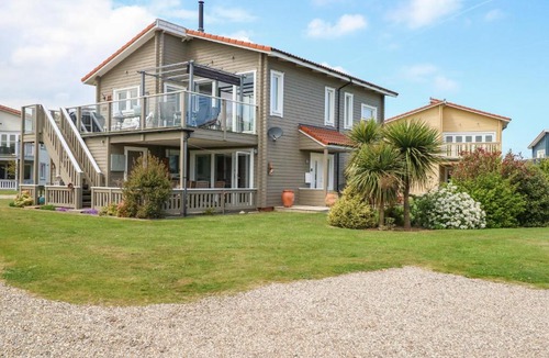 Hopton House | Links View