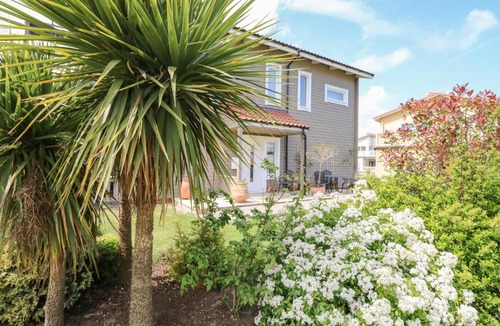 Hopton House | Links View