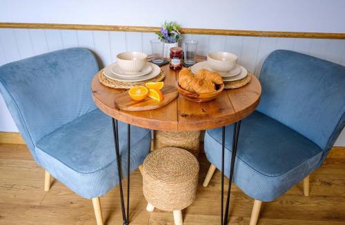 Mauchline Apartment | Lintmill Lodges - Bluebell Shepherds Hut