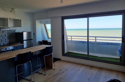 Lion-sur-Mer Apartment | Lion Beach