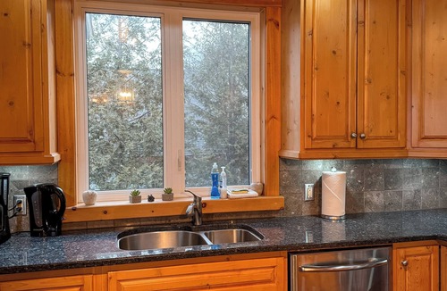 Lion's Head Cabin | Lion's Den - Luxury Waterfront Oasis w/Hot Tub