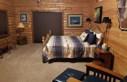 Emigrant Cabin | Lion's Ledge