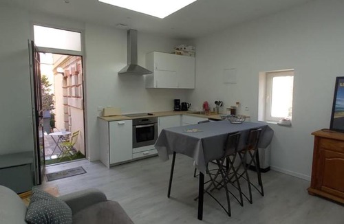 Lion-sur-Mer Apartment | Lion sur mer : appartement les pieds dans le sable