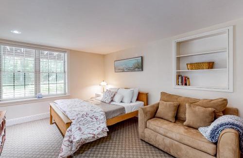 Ellsworth Apartment | Lions Gate