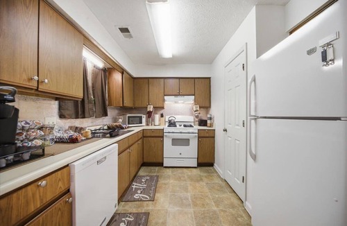 Stone Mountain Condo | Lisa's Mountain Escape - Pet Friendly!