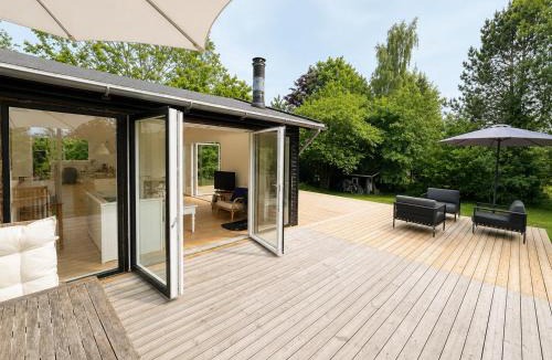 Melby Apartment | Liseleje sommerhus på naturgrund
