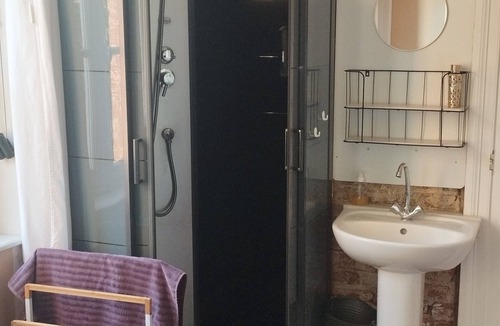 Glos Bed & Breakfast | Lisieux Pays D'auge - Grande Chambre D'hôtes Dans Maison Simple et Authentique