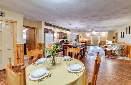 Lisle Apartment | Lisle Apt: 4 Mi to Dorchester Lake!