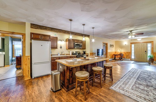 Lisle Apartment | Lisle Apt: 4 Mi to Dorchester Lake!