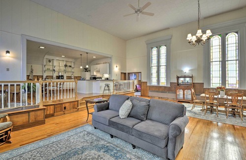 Lisle Apartment | Lisle Apt: Fireplace & Stained Glass Windows!