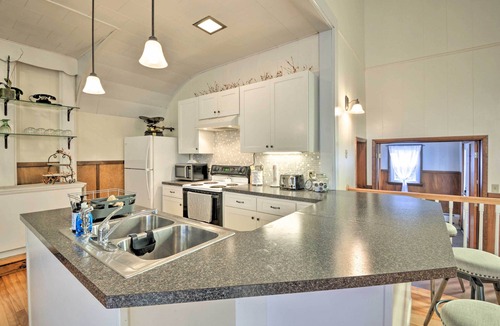 Lisle Apartment | Lisle Apt: Fireplace & Stained Glass Windows!