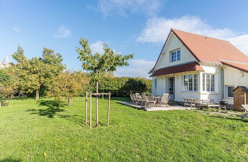 Villers-sur-Mer Villa | Listed villa with large garden for 14 people 100m from the beach