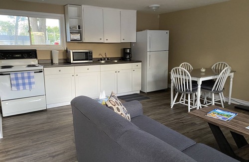Wasaga Beach Cottage | Listen to the waves from your front deck!