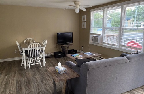 Wasaga Beach Cottage | Listen to the waves from your front deck!