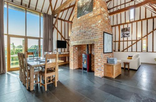 Halstead House | Liston Hall Barn