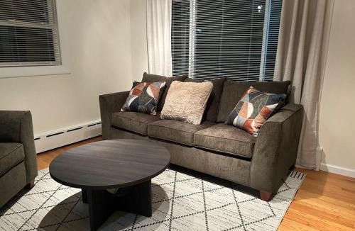 Torrington House | Litchfield Retreat, Wineries, Foliage & Skiing