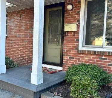 Torrington House | Litchfield Retreat, Wineries, Foliage & Skiing