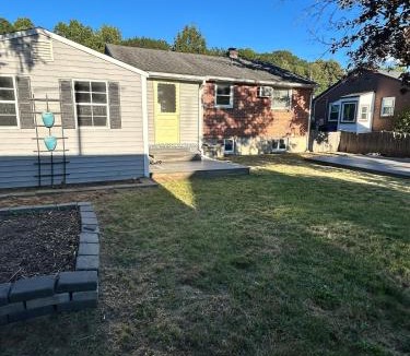 Torrington House | Litchfield Retreat, Wineries, Foliage & Skiing