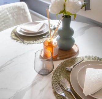 Quartier Grammont Apartment | Literie d'exception, luxe calme et confort