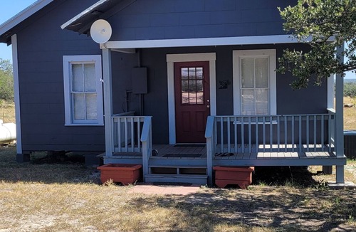 Harper Cottage | Little 1950's country cottage is peaceful and simple.