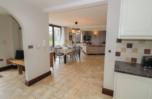 Ab Lench Cottage | LITTLE ACRE, pet friendly, with open fire in Harvington