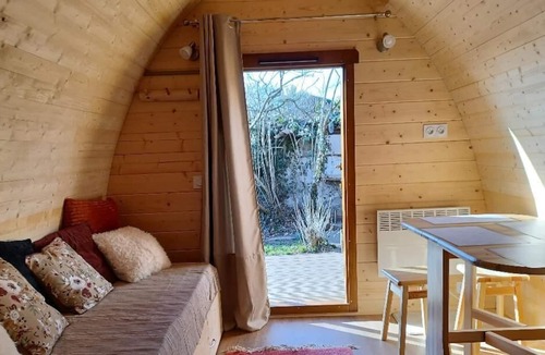 Sainte-Foy-les-Lyon Cabin | Little Apt 4-5pers LYON green side