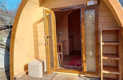 Sainte-Foy-les-Lyon Cabin | Little Apt 4-5pers LYON green side