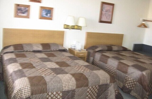 Green River Hotel | Little Bear Motel