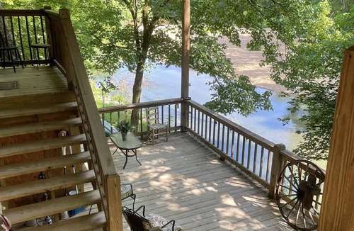 Olivehill Cabin | Little Bears Cozy Creekside Cabin at Up The Creek