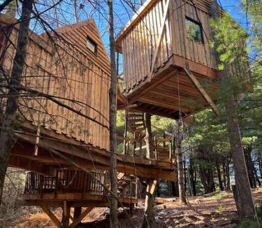 Sparrow Bush Ski Chalet | Little Birds Treehouse