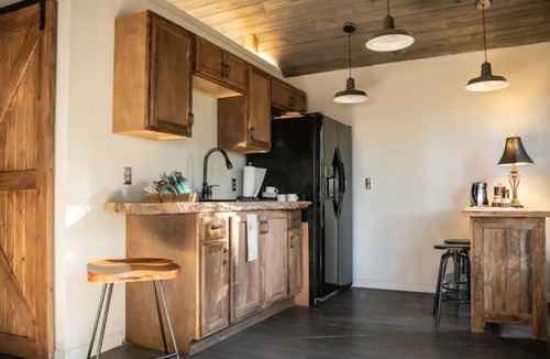 Canton House | Little Bit Farm - Create your own stay