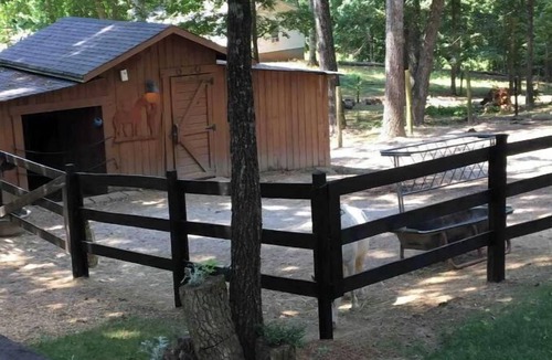 Canton House | Little Bit Farm - Create your own stay