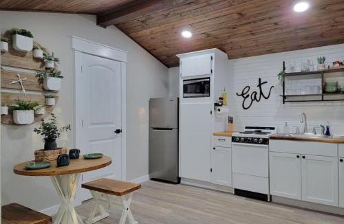 Blocker Apartment | Little Blue Charming Lakefront