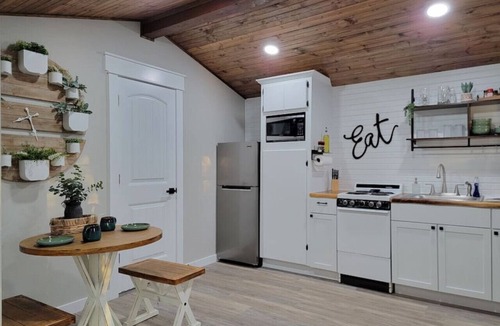 Blocker House | Little Blue, Charming Lakefront McAlester OK