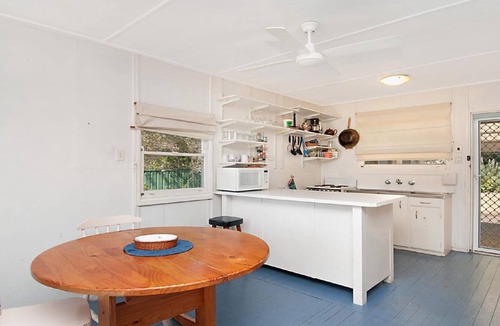 Hardys Bay House | Little Blue House by HolidayCo.