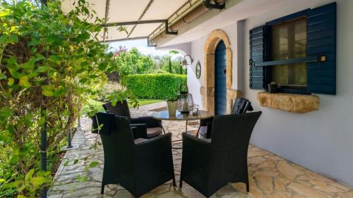 Sveti Ivan Dobrinjski Villa | Little blue House by Villas Guide