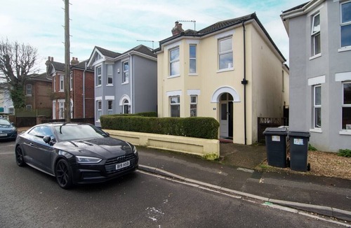Boscombe Apartment | "Little Boat": A Modern Beachside Flat