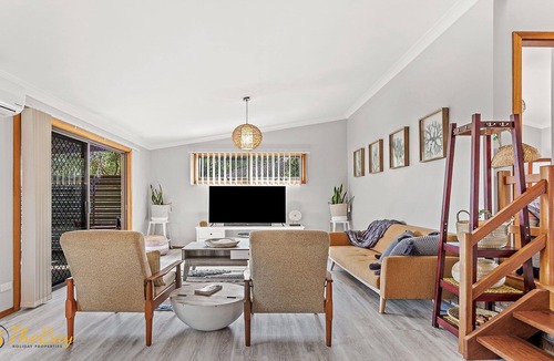 Lemon Tree Passage House | Little Bobby - Pet Friendly - WiFi - Air Con - Huge Deck