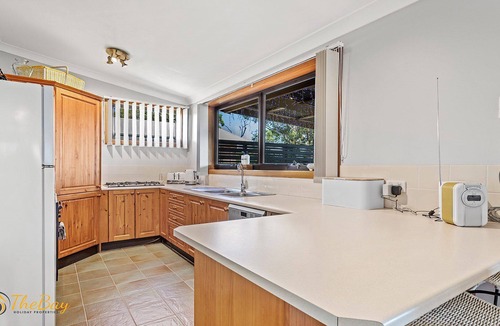 Lemon Tree Passage House | Little Bobby - Pet Friendly - WiFi - Air Con - Huge Deck