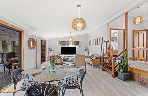Lemon Tree Passage House | Little Bobby - Pet Friendly - WiFi - Air Con - Huge Deck